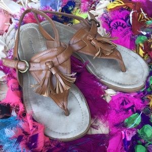 G.H. Bass & Co Synthetic leather dark tan sandal.